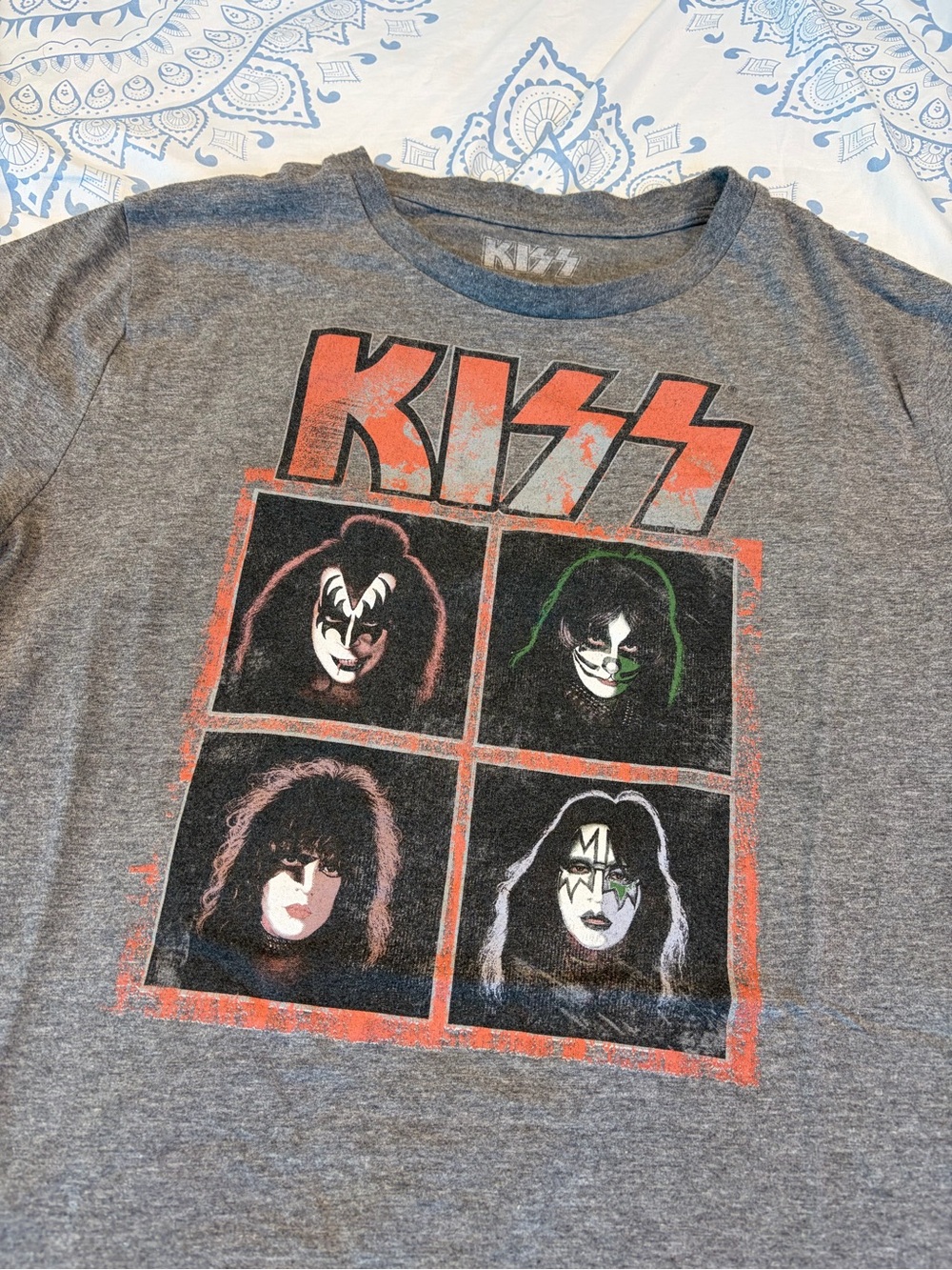 Kiss shirt